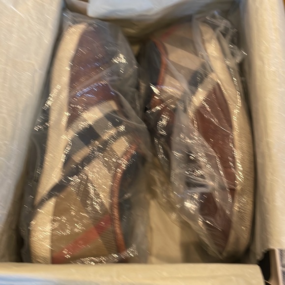 Burberry Lace Up - Picture 7 of 7